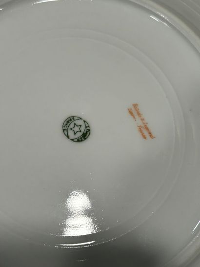 Important service de table en porcelaine...