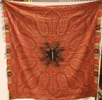 Silk paisley shawl. 
170 x 170 cm. 
(acc...