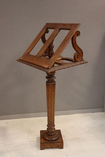 Moulded and carved wood lectern, the acanthus...