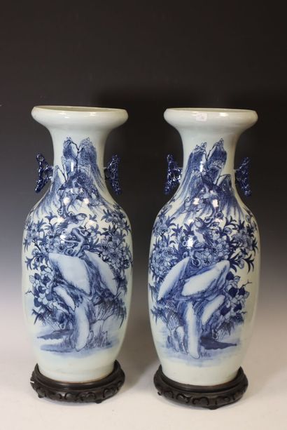 In the taste of China Pair of blue porcelain...