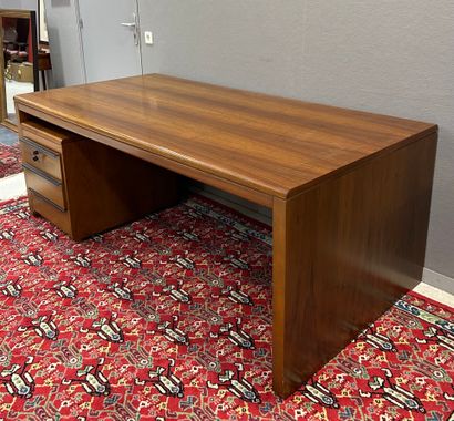 Bureau de direction en bois de placage, le...
