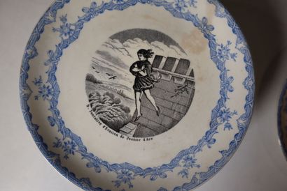 Choisy-le-Roi 12 assiettes en faïence fine...