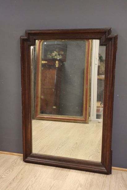 Miroir de boiseries à décor moulures en bois...