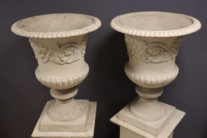 Pair of cast-iron Medicis vases with laurel...