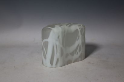 Applique en verre fumé et coulure blanche...