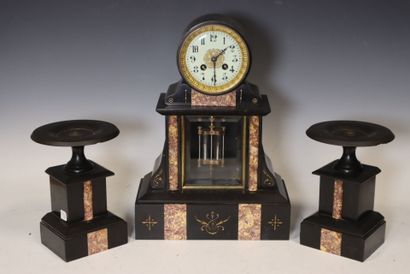 Garniture de cheminée, comprenant une pendule...