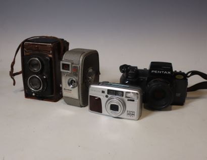 Batch of old cameras
including : Pentax,...