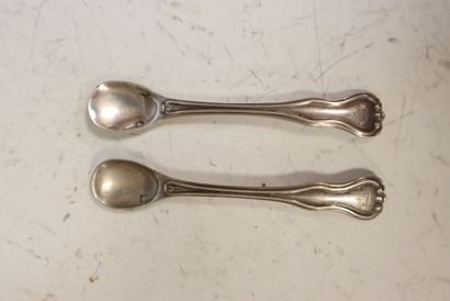 Two silver salt scoops with filets and contours,...