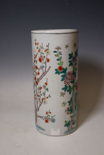 Vase rouleau asiatique à décor floral en...