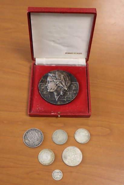 Lot of coins
- 5 F Napoléon III 1868 coin
-...