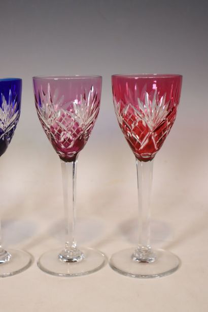 SAINT LOUIS. 
Six verres à vin du Rhin en...