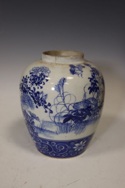 In the taste of China Pair of blue porcelain...
