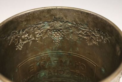 MOET & CHANDON
Champagne bucket in repoussé...
