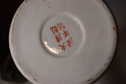 Vase rouleau asiatique à décor floral en...