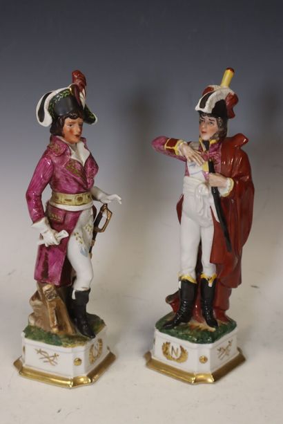 Paire de statuettes en céramique, représentant...