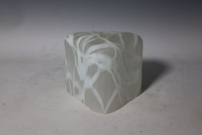 Applique en verre fumé et coulure blanche...