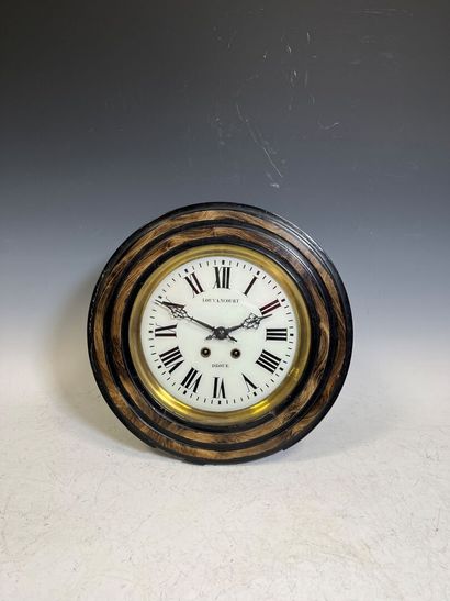 Horloge murale ronde en bois 
Louvancourt...