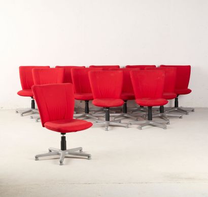 ADD Form 
Suite de 12 chaises de bureau pivotantes,...