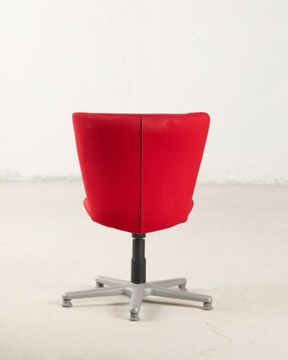 ADD Form 
Suite de 12 chaises de bureau pivotantes,...