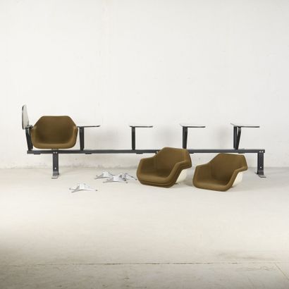 ROBIN DAY (1915–2010) - HILLE Edition
Five-seat...