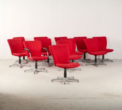 ADD Form 
Suite de 12 chaises de bureau pivotantes,...