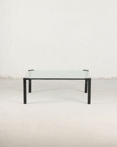 Table basse de forme carrée, piétement métallique...
