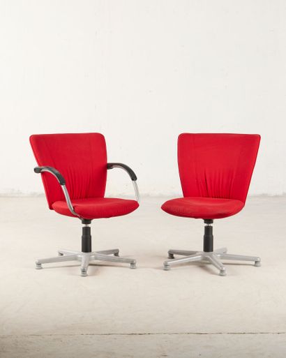 ADD Form 
Suite de 12 chaises de bureau pivotantes,...