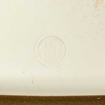 ROBIN DAY (1915–2010) - HILLE Edition
Five-seat...