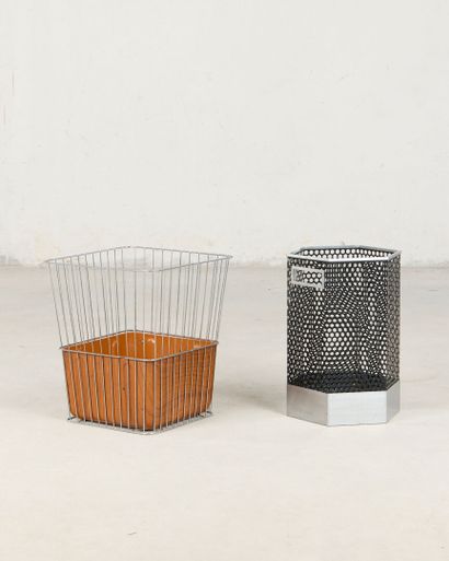 Lot:
- CADDIE. Metal wastebasket. Signs of...