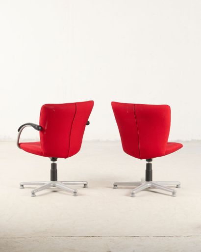 ADD Form 
Suite de 12 chaises de bureau pivotantes,...