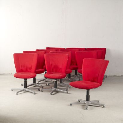 ADD Form 
Suite de 12 chaises de bureau pivotantes,...