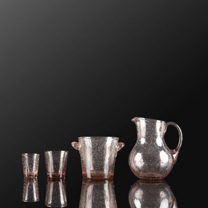 BIOT. Service de verres en verre bullé rosé:...