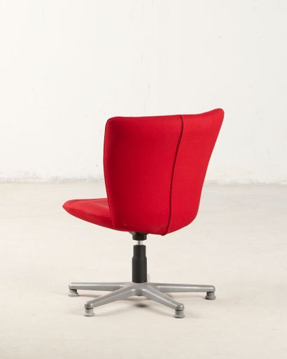 ADD Form 
Suite de 12 chaises de bureau pivotantes,...