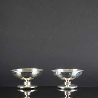 Christian DIOR. Paire de coupes en métal...