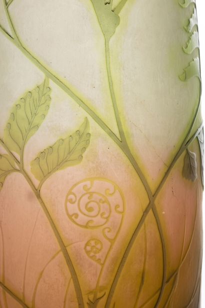 GALLE
Large multilayered glass vase decorated...