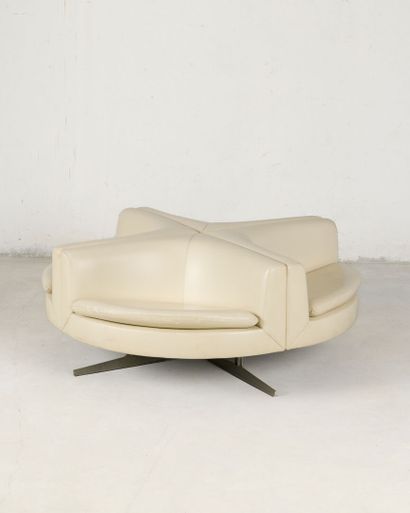 20th-Century Piece
Round bench with four...