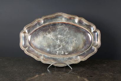 Plat ovale en argent à contours. 738 g, 38...