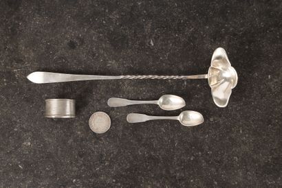 Lot argent (76,4 g) :
- 2 petites cuillers...