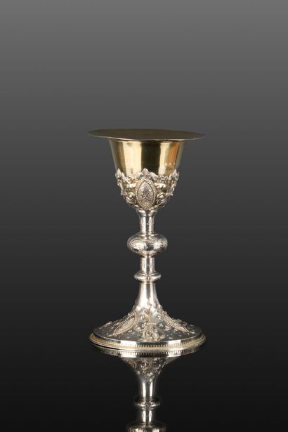 Calice en argent, la coupe en vermeil, décor...