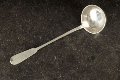 Louche en argent uni. 38 cm. 186 g. 950/...