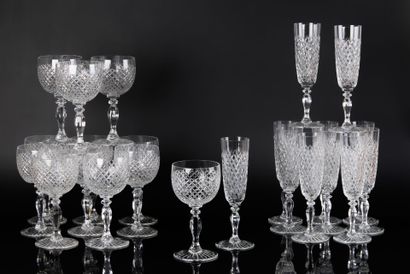 SAINT LOUIS. Service de verres en cristal...