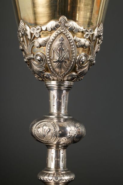 Calice en argent, la coupe en vermeil, décor...
