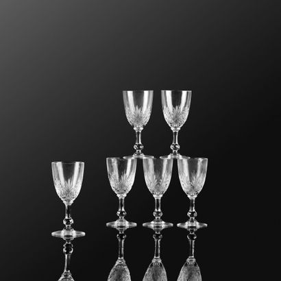SAINT LOUIS. Suite de six verres à vins en...