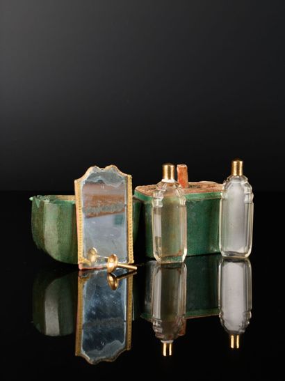Nécessaire à parfums en cristal monté en...