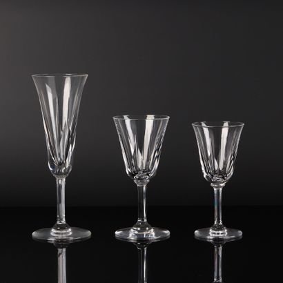 SAINT LOUIS. Service de verres en cristal,...