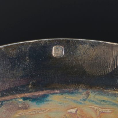Plat ovale en argent à contours. 738 g, 38...