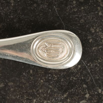 Paire de pelles à poisson en argent gravé...