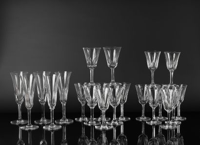 SAINT LOUIS. Service de verres en cristal,...
