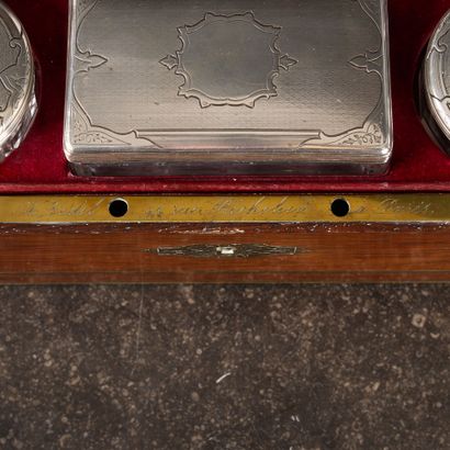 Coffret de voyage à nécessaire de toilette...