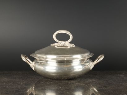 Légumier rond à contours et filets en argent,...